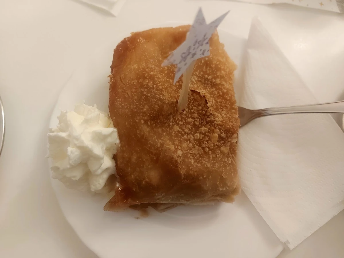 Apfelstrudel Mit Schlagobers