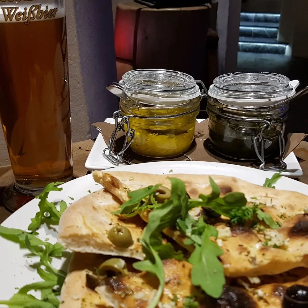 Pizza Panne Mit Rucola Und Oliven