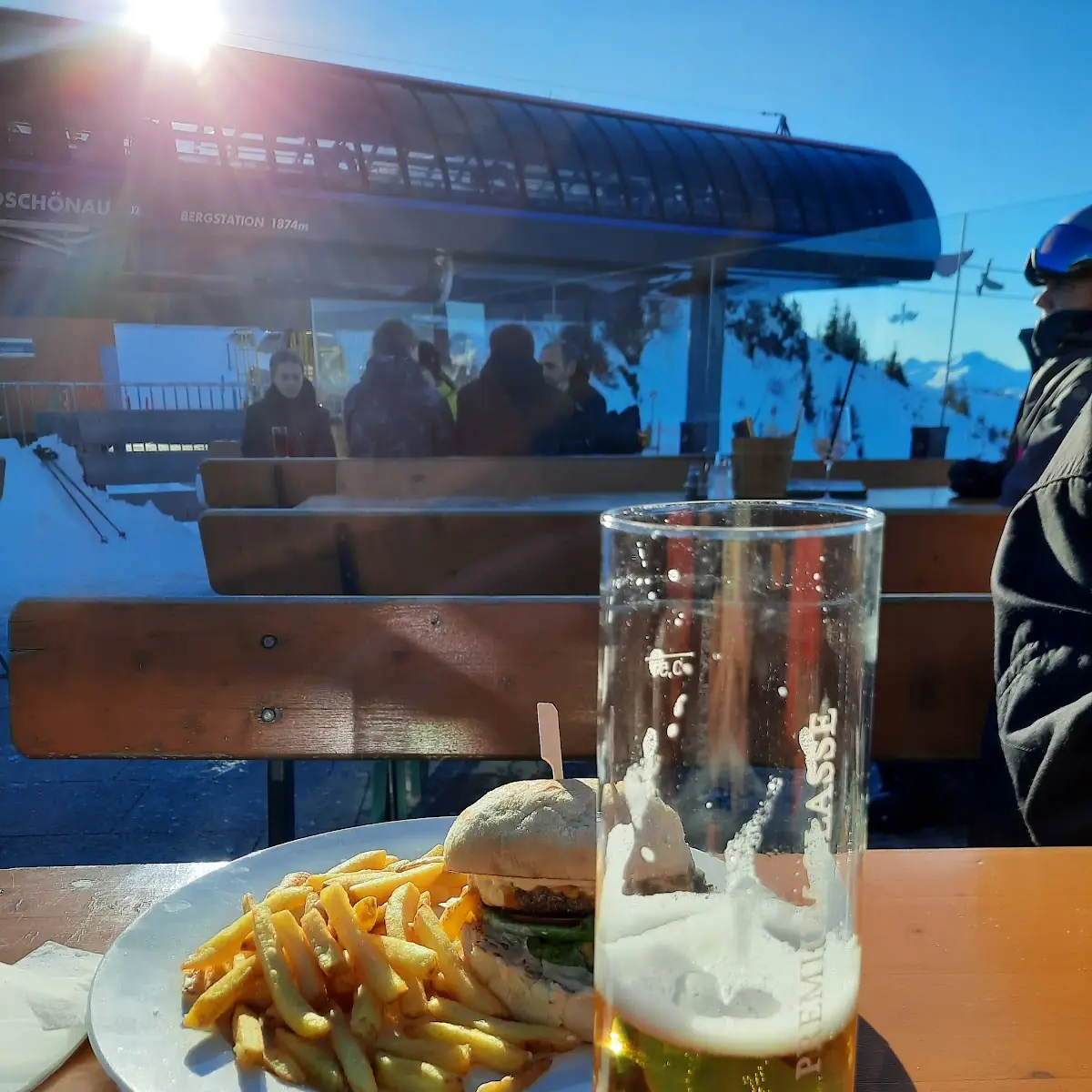 Beefburger Mit Pommes