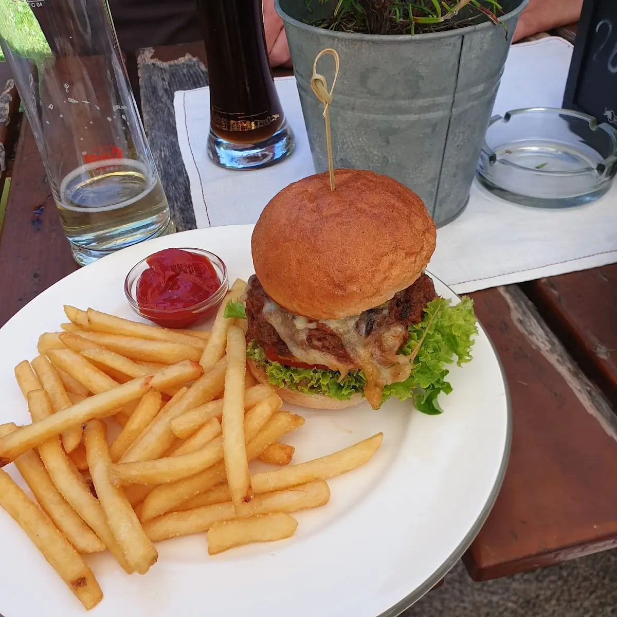 Kaiser Karl Pulled Burger