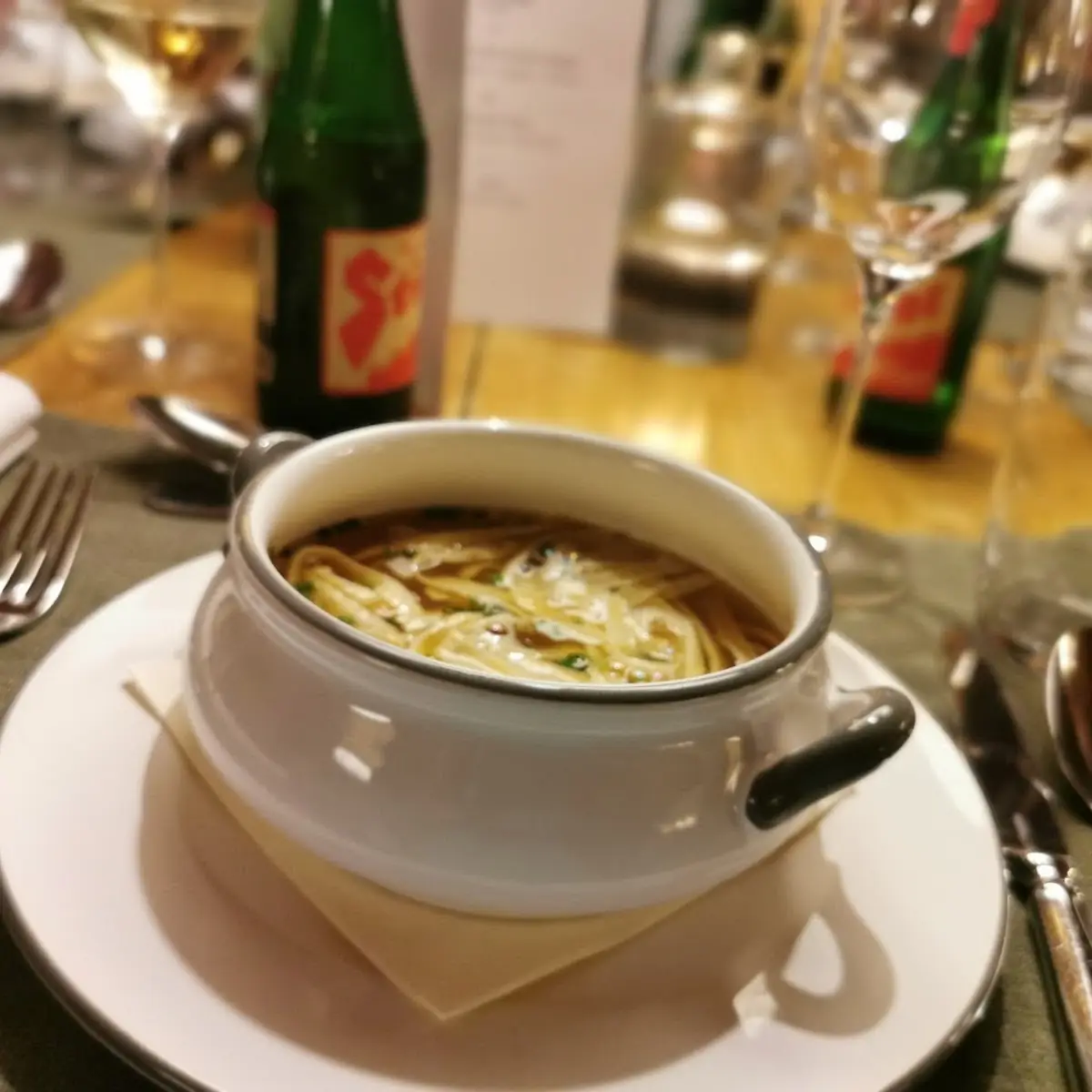Kräftige Rindssuppe