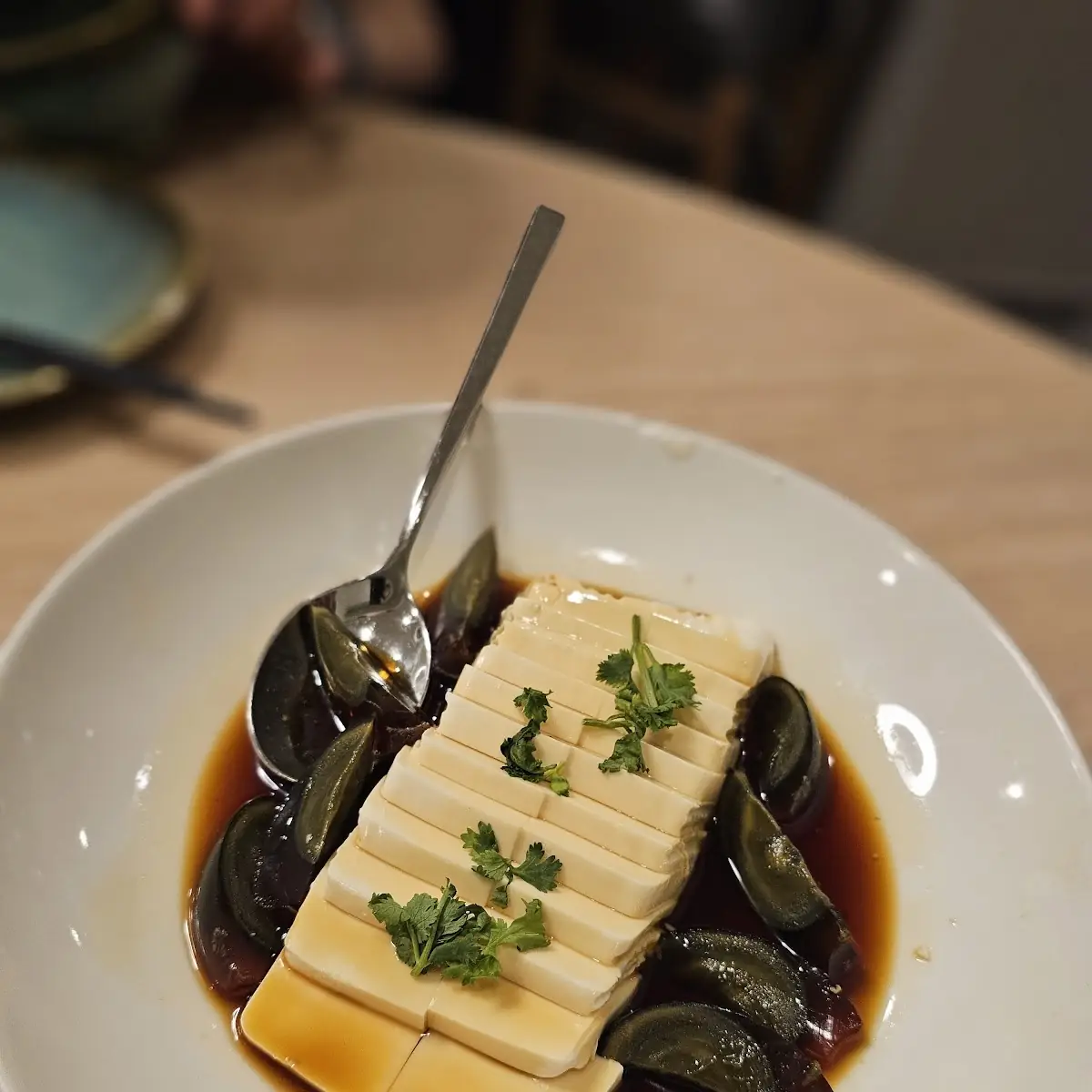 V23 Seidentofu Mit Tausendjährige Ei