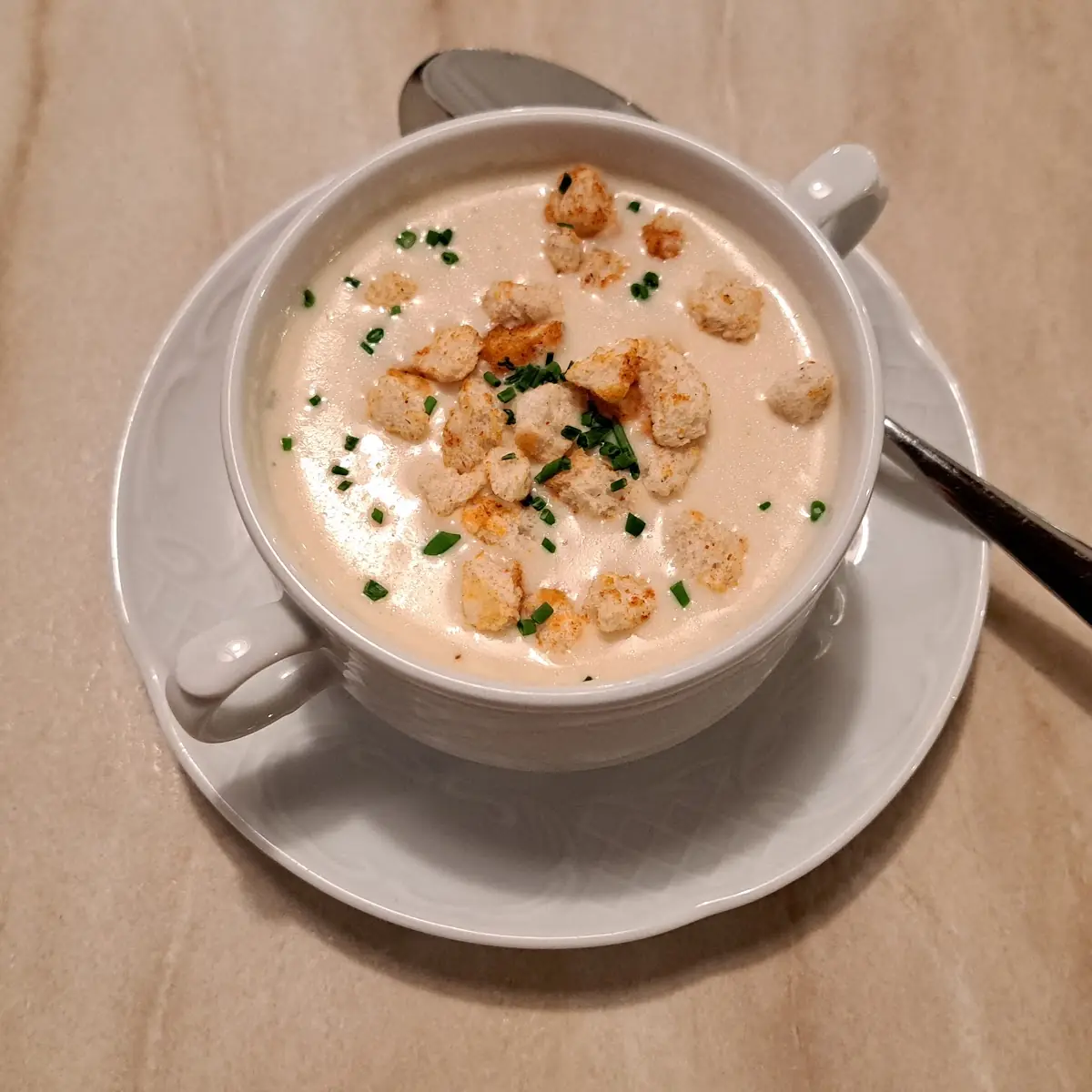 Knoblauch-cremesuppe