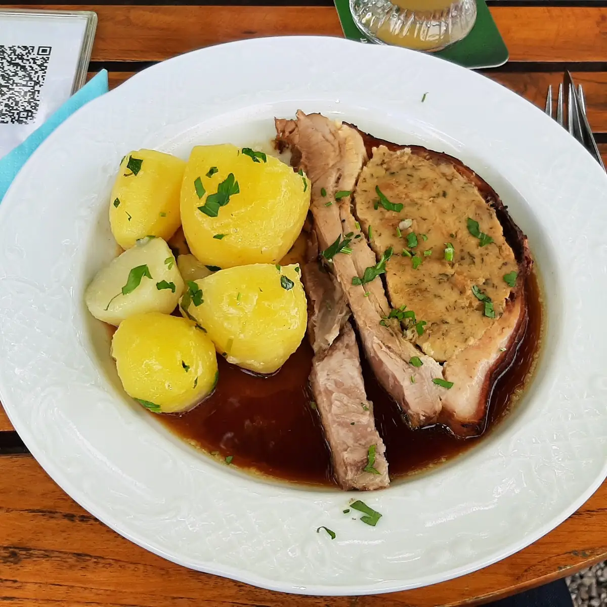 Schweinsbratl Sehr Haft Serviert