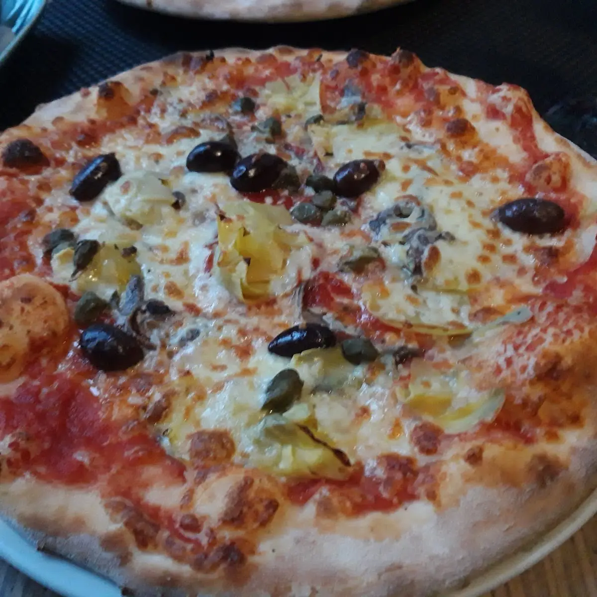 Pizza Mit Sardellen Kapern