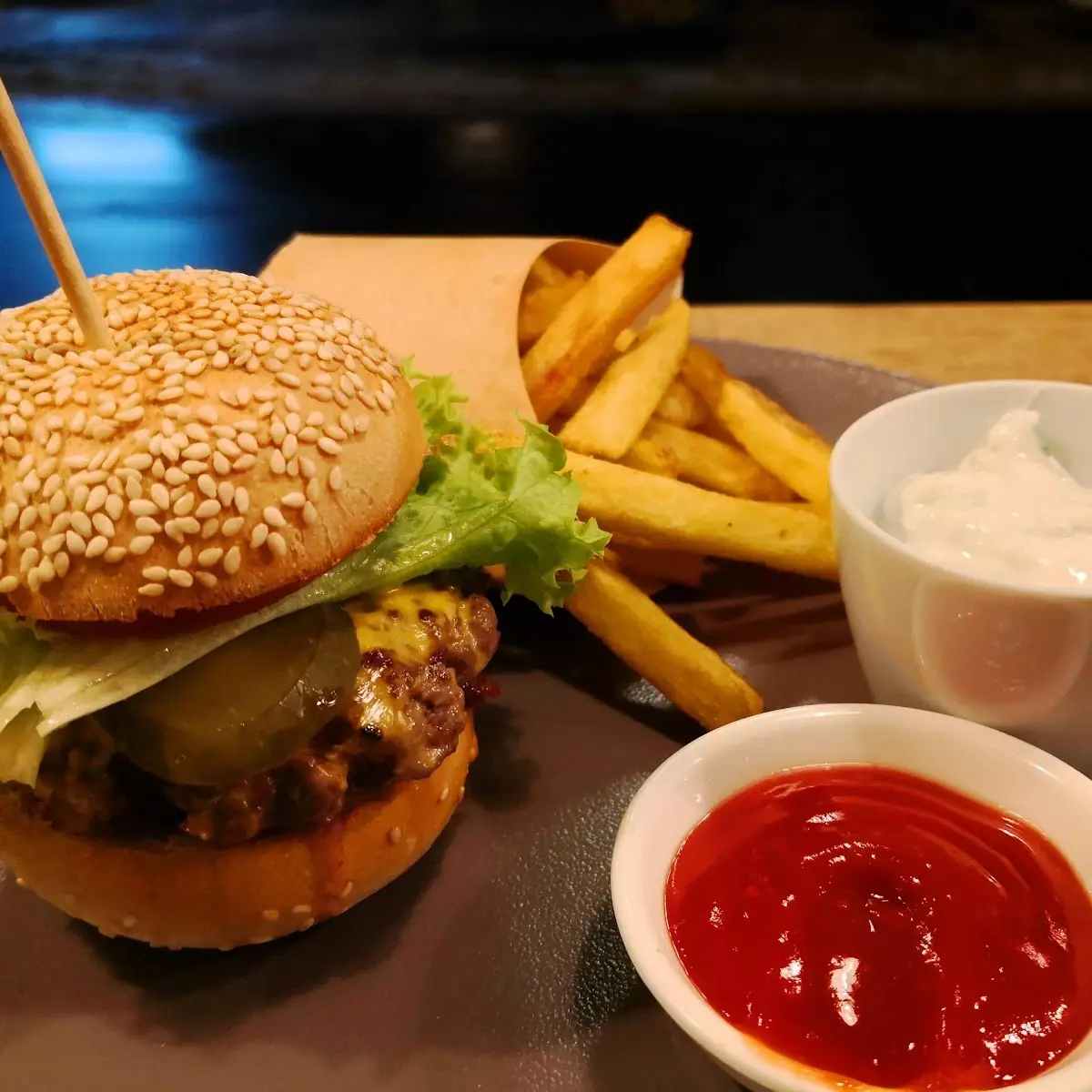 Chiliburger Pommes Chili-mayonnaise