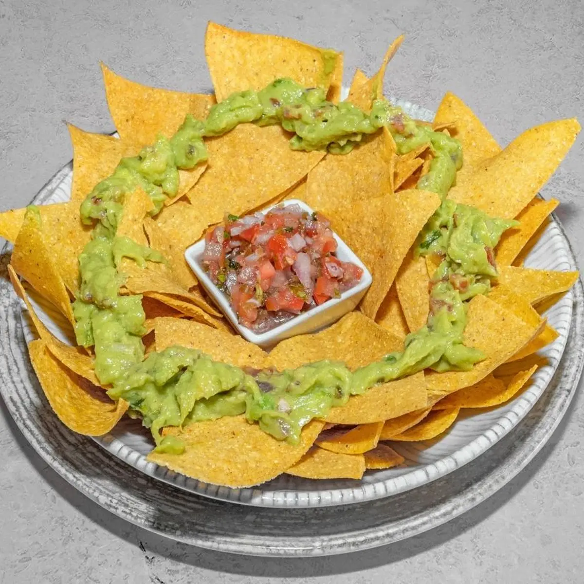 Tortilachips Mit Guacamole