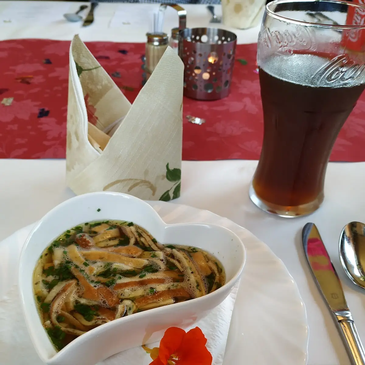 Rindssuppe Mit Kräuterfrittaten
