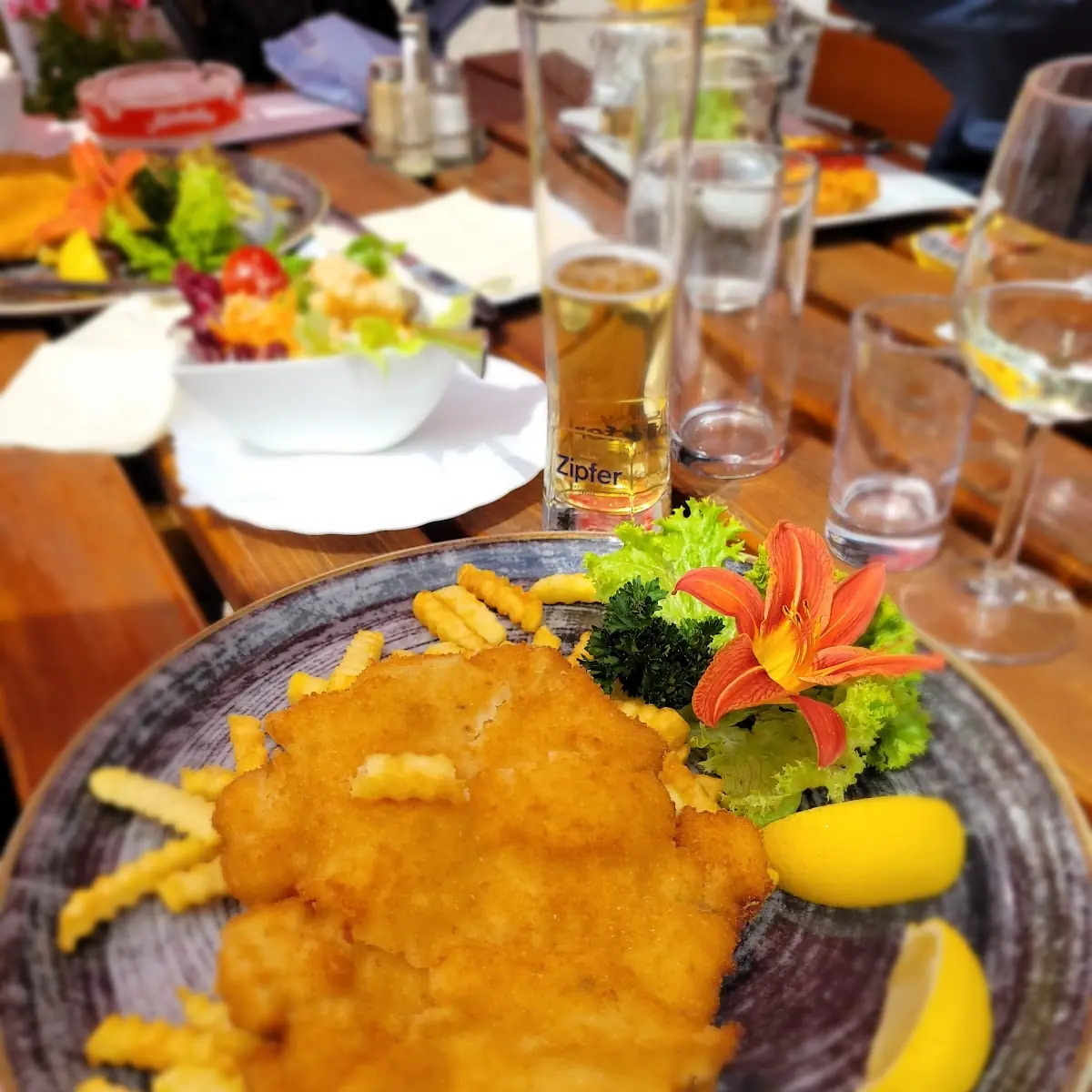 Wienerschnitzel Mit Pommes