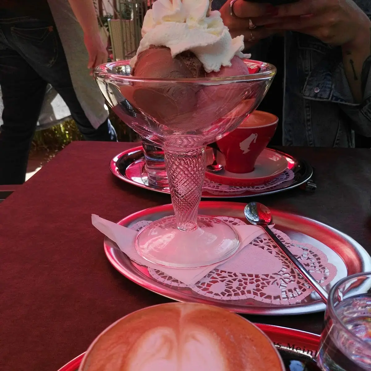 Gemischtes Eis Mit Sahne