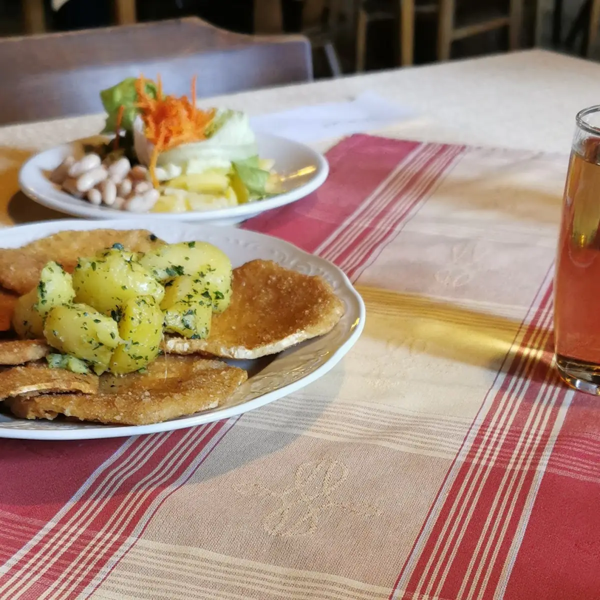 Gebackener Zeller Mit Gemischtem Salat