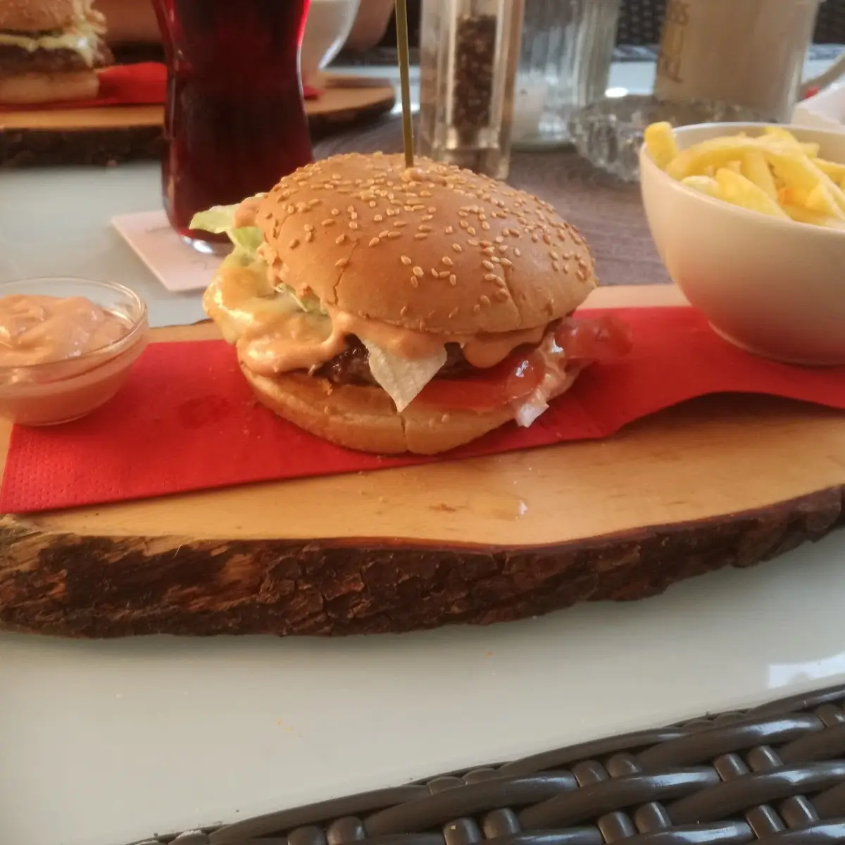 Burger Menü Mit Pommes Frites