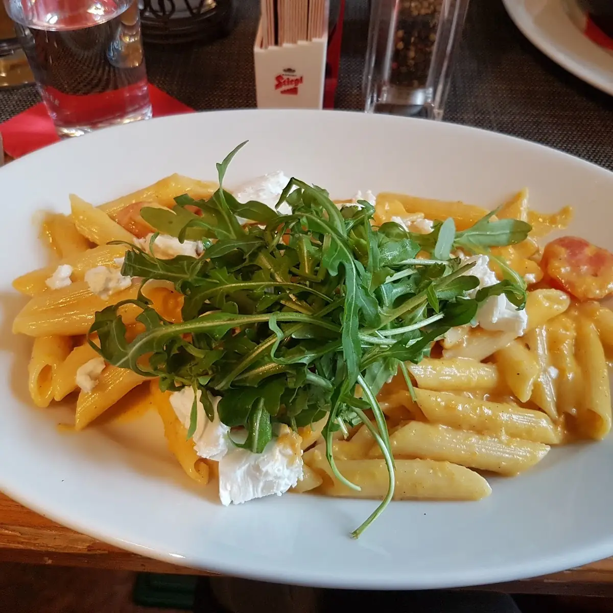 Kürbis Penne Mit Schafskäse Und Ruccola