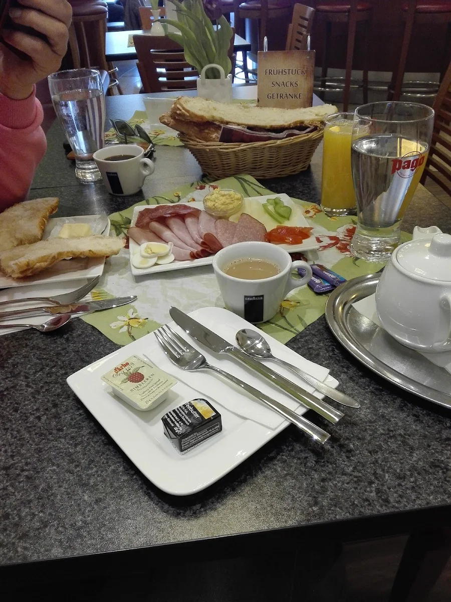 Großes Pflegerfrühstück