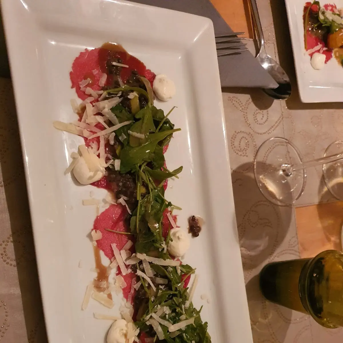 Hirschcarpatio Mit Belugalinsen Frischkäse Parmesan Rucola