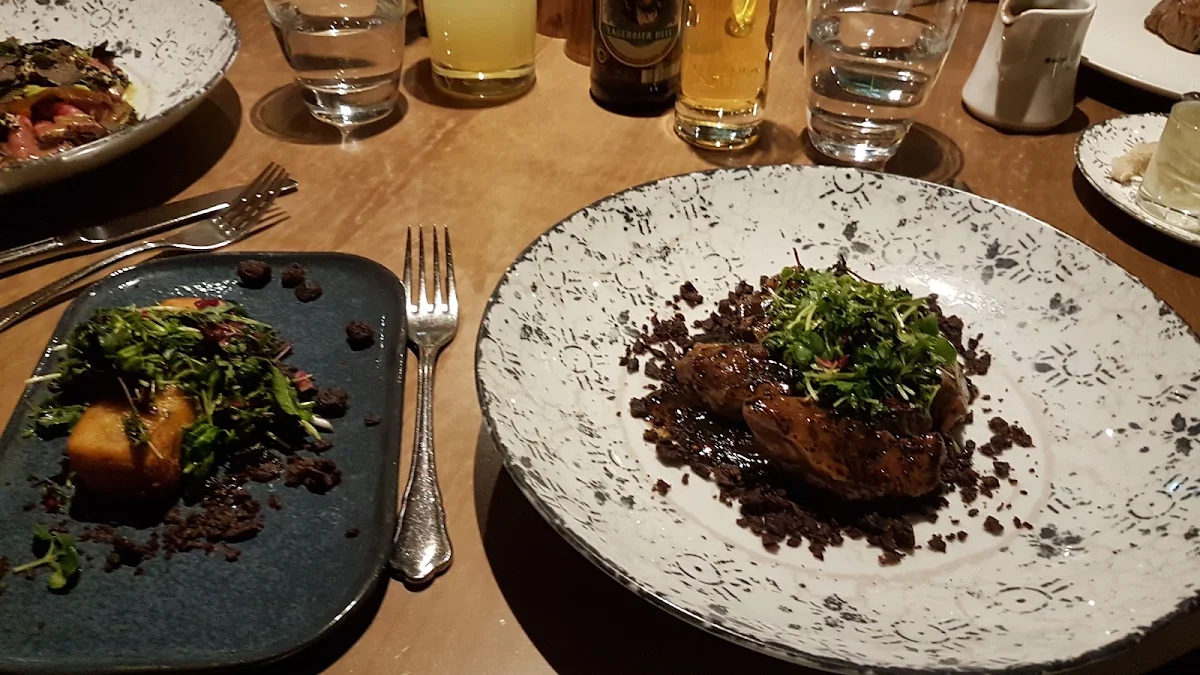 Kalbsbacken Mit Polente Und Gerösteten Oliven