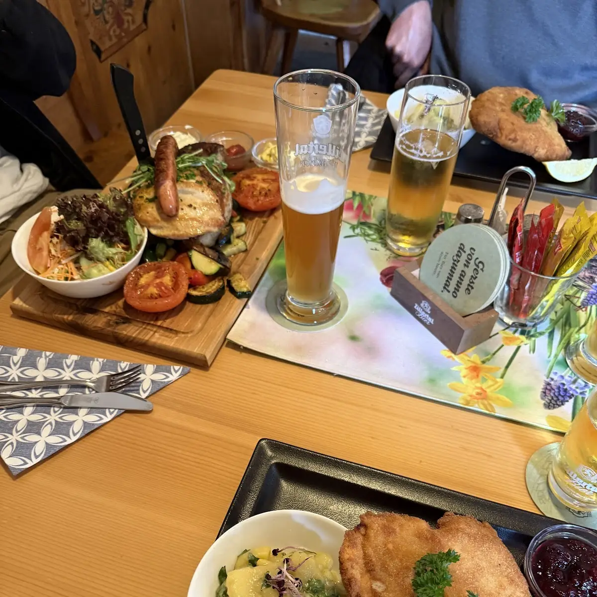Grillteller Mit Salat