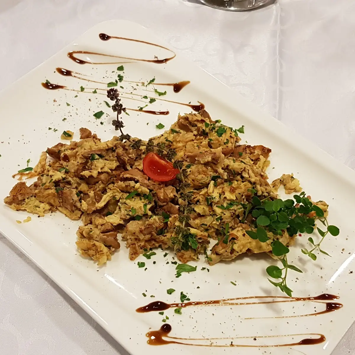 Geröstete Eierschwammerl Mit Ei