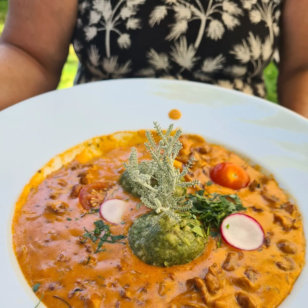Eierschwammerlgulasch Mit Spinatknödel