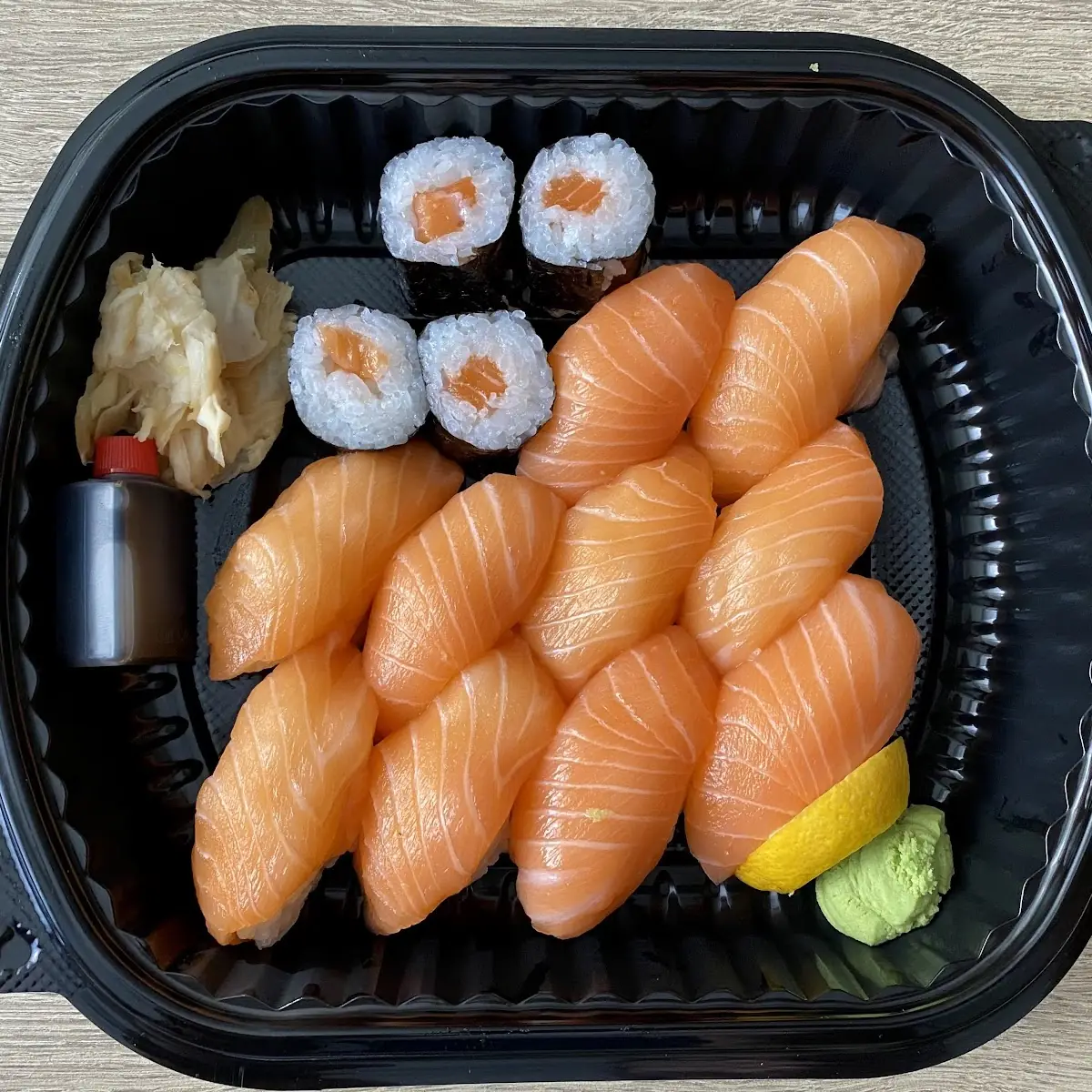 Lachs Sushi Set