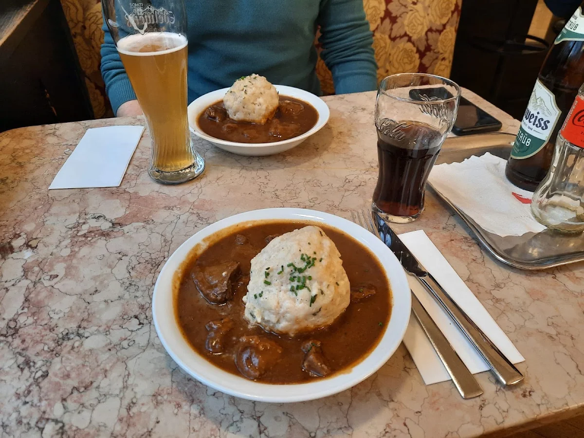 Gulasch Mit Semmelknödel Tagesgericht