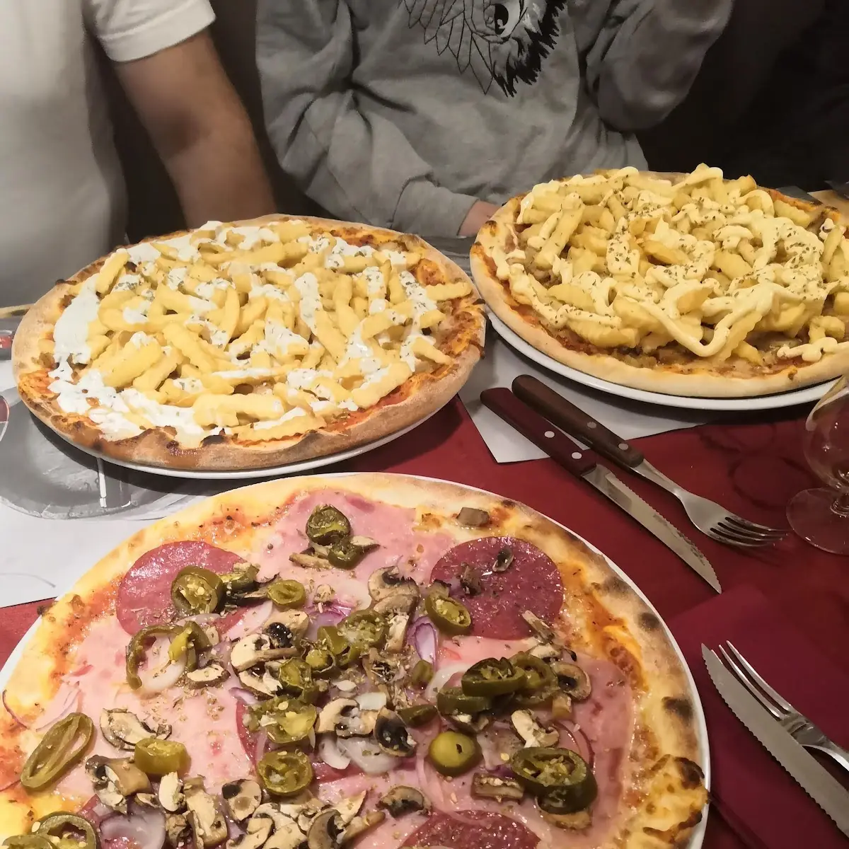 Pizza Speziale Und Kepab Pommes Pizza