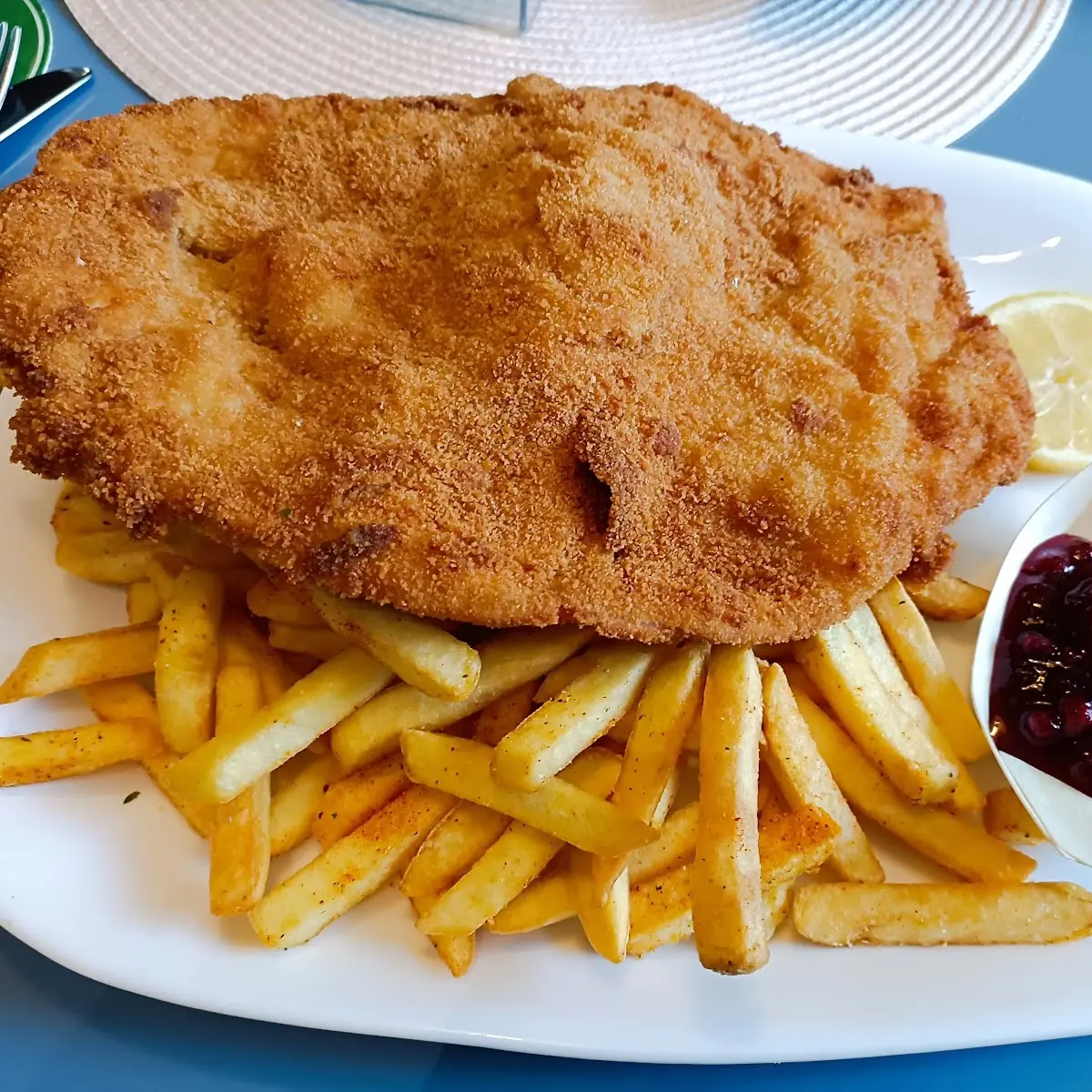 Wiener Schnitzel Mit Pommes