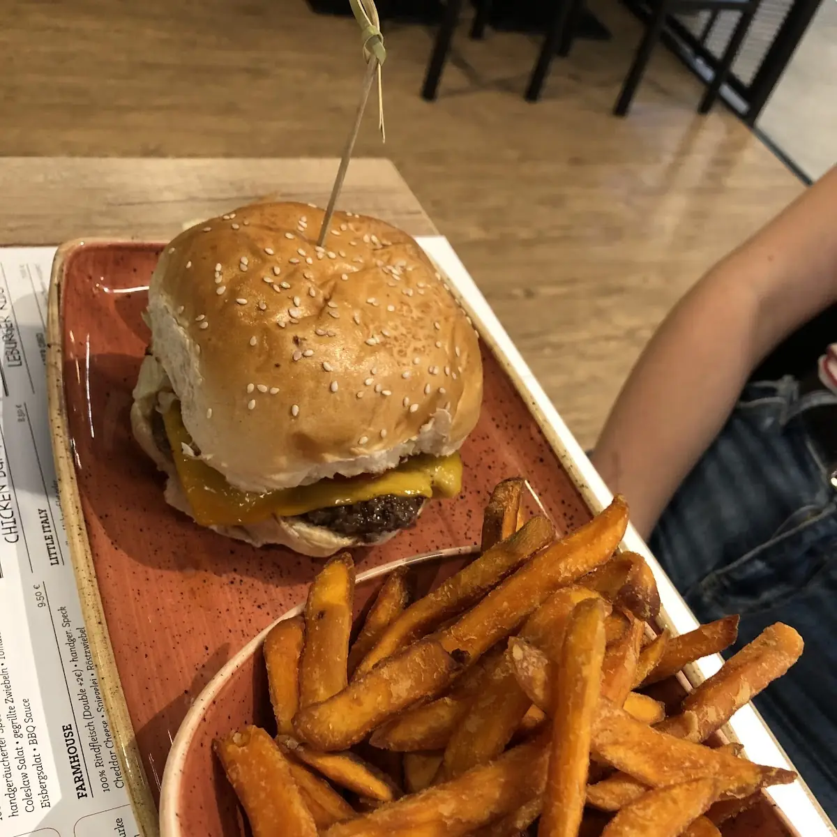 Bacon Cheeseburger Mit Süßkartoffel Fries