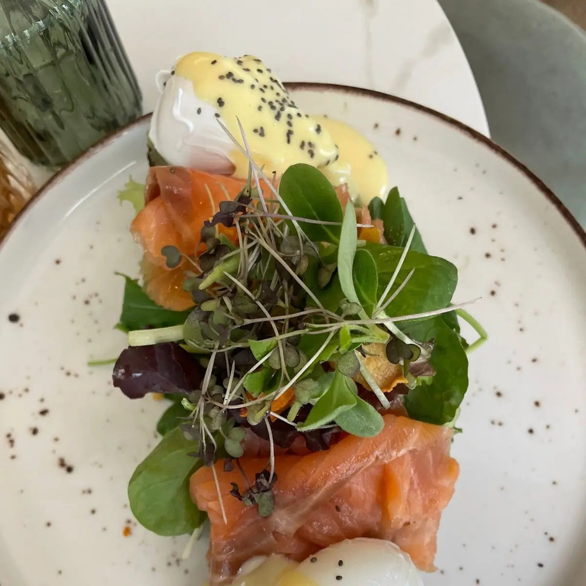 Avo Brot With Salmon