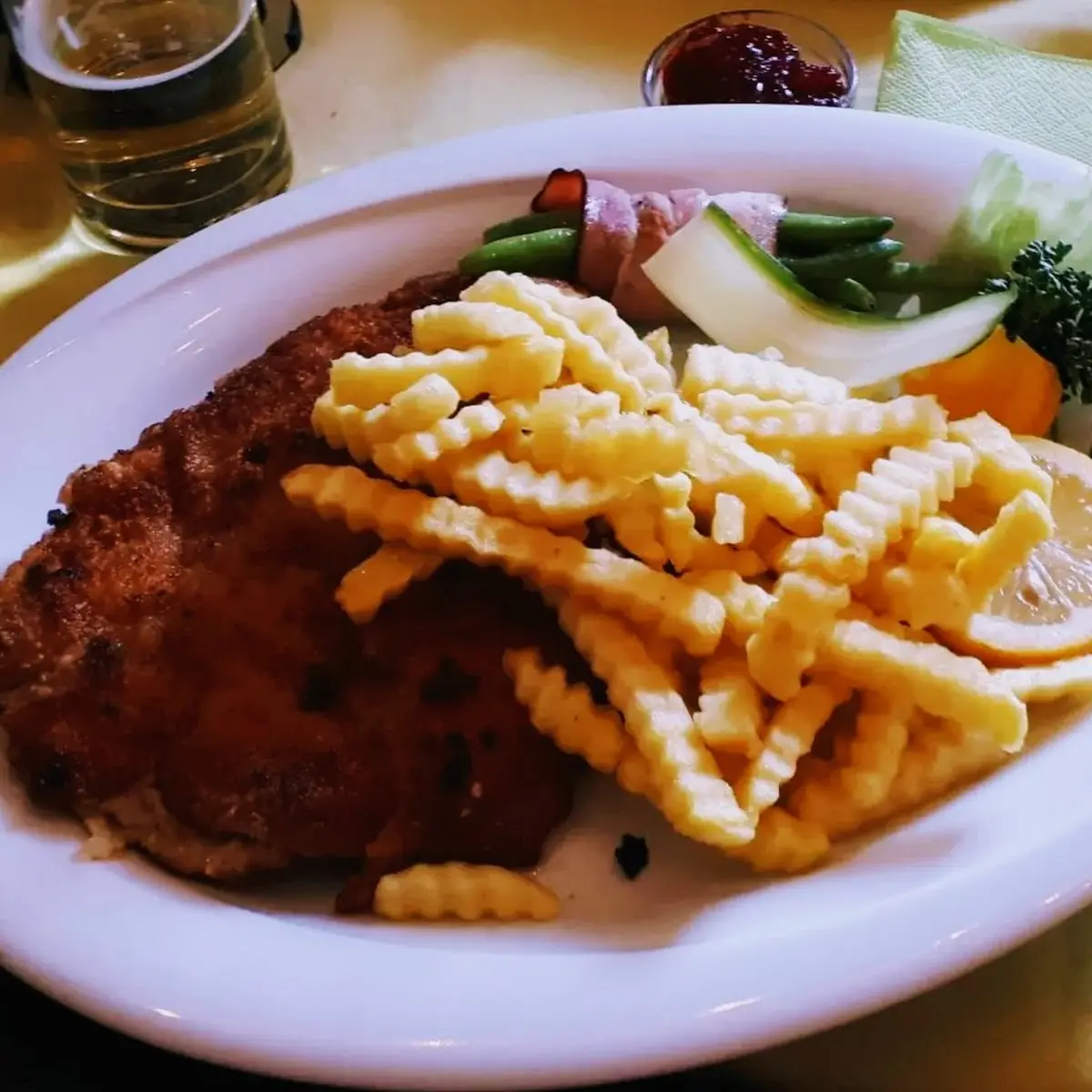 Gordon Bleu Gmit Pommes Frites Gefüllt Mit Parmaschinken