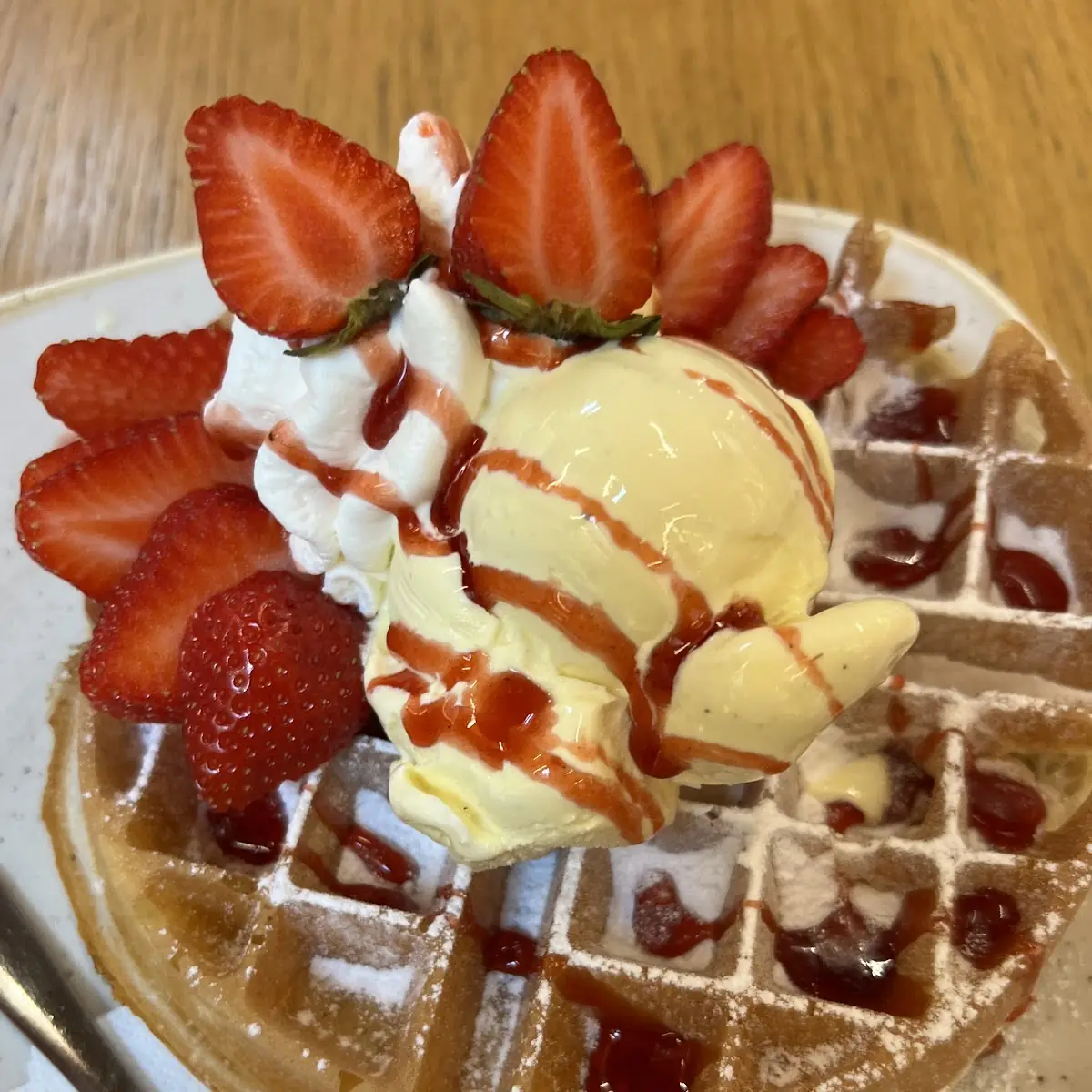 Waffeln Mit Eis Und Früchte