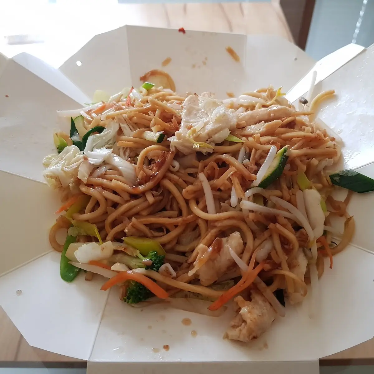 Gebratene Nudel Mit Huhn Und Gemüse