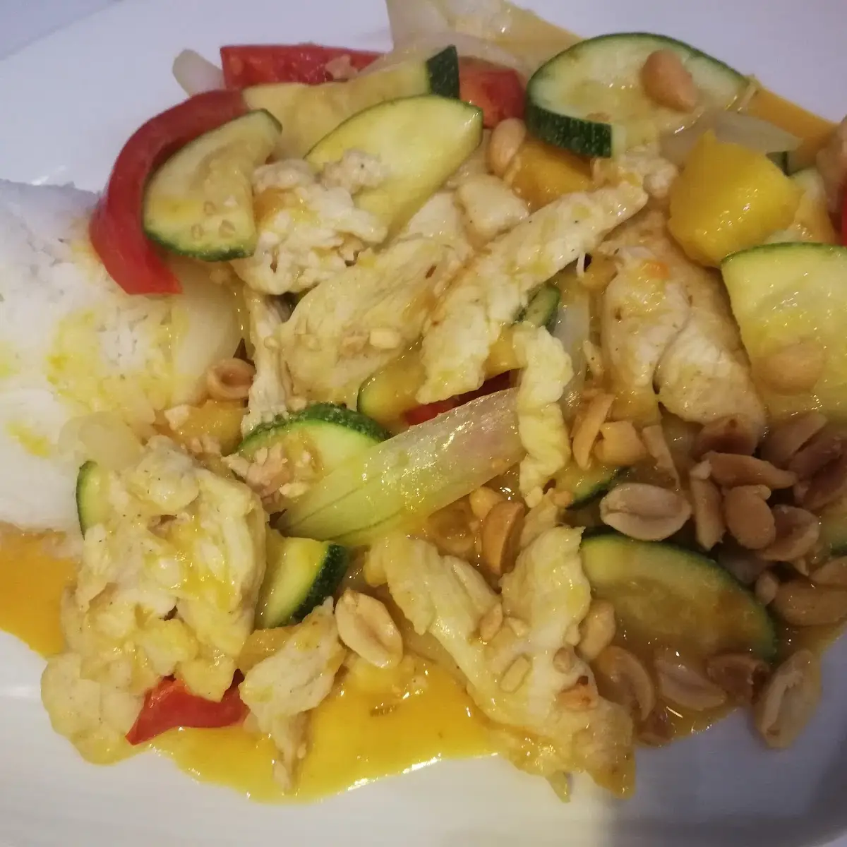 Hühnchen Mit Gemüse Und Mango Curry Soße