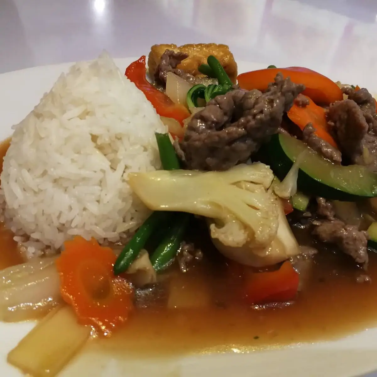 Rind Mit Gemüse Und Mango Curry