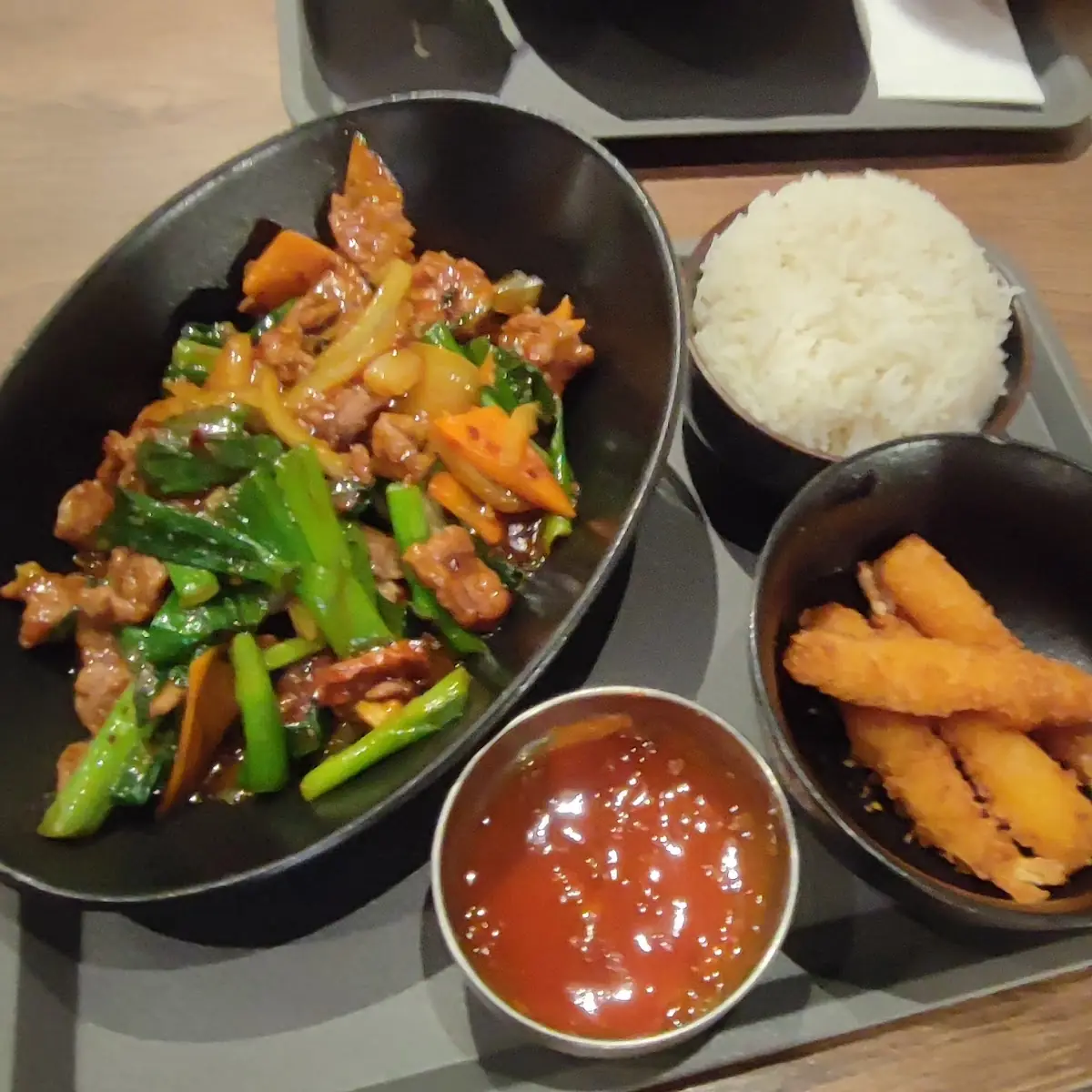 Teppanyaki Rind Mit Jungzwiebeln Und Kokosgarnelen