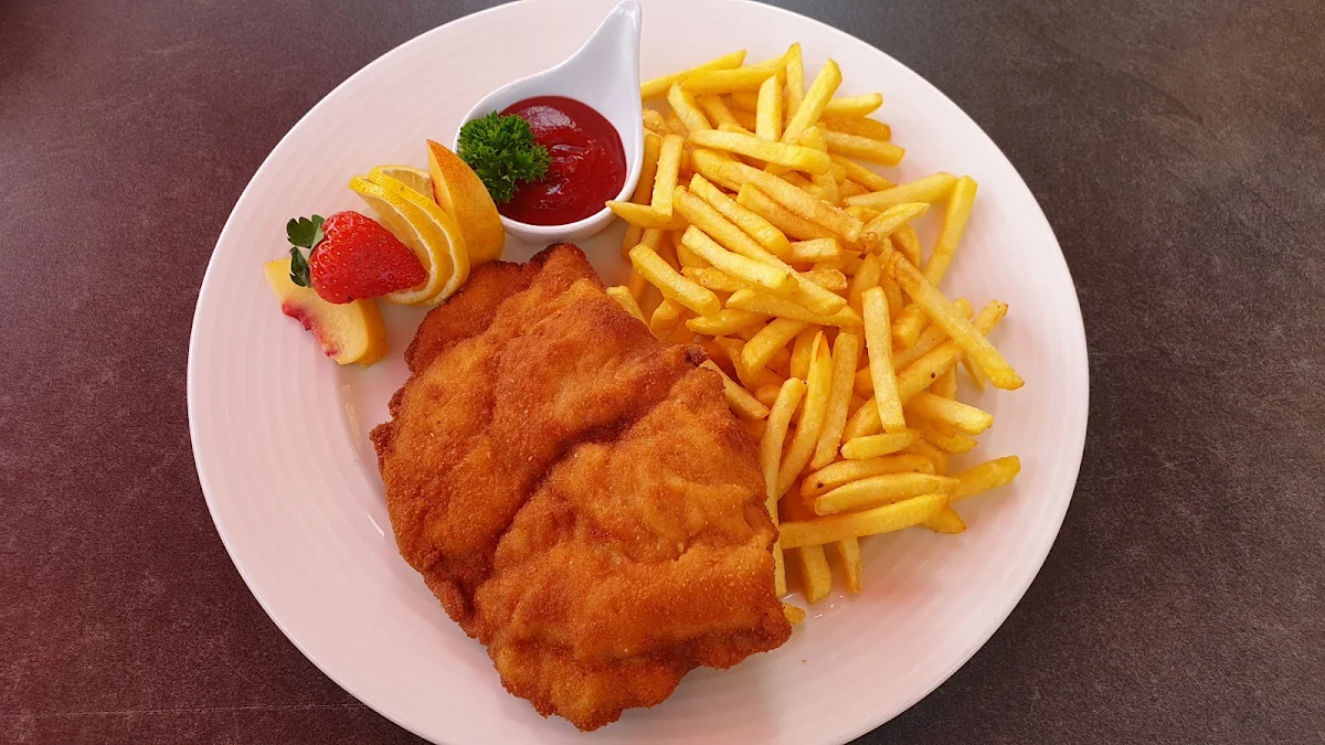 Wiener Schnitzel Mit Pommes