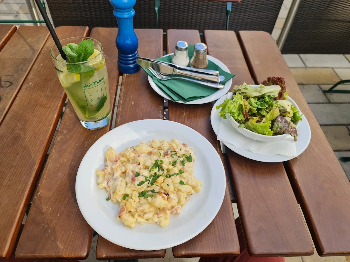 Käsespätzle Mit Grünen Salat