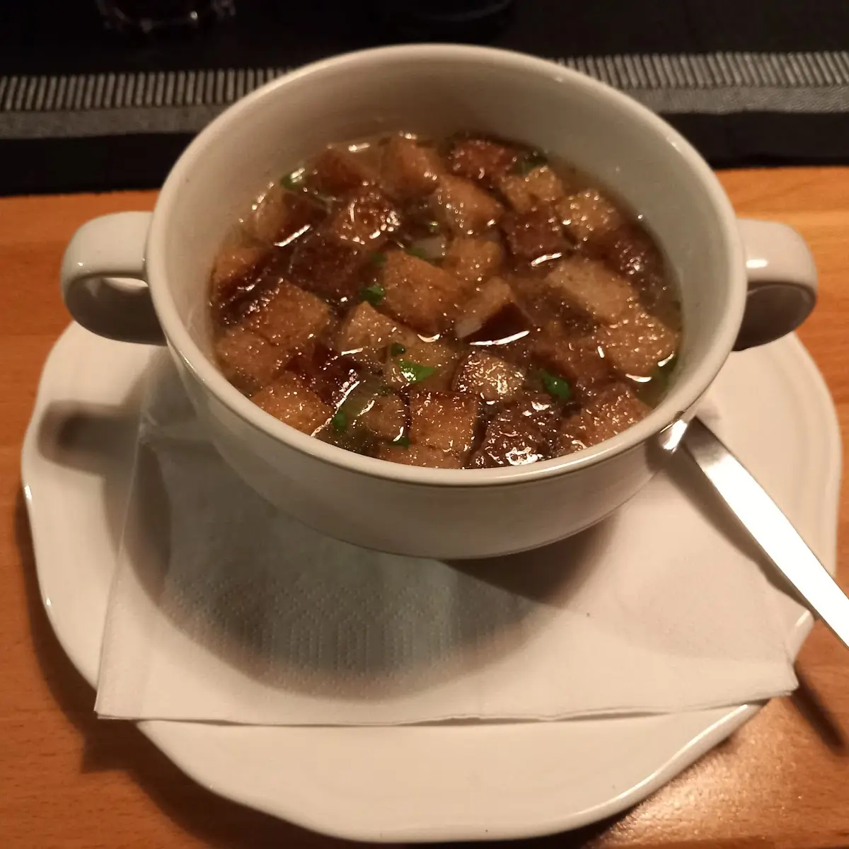 Hausgemachte Gulaschsuppe