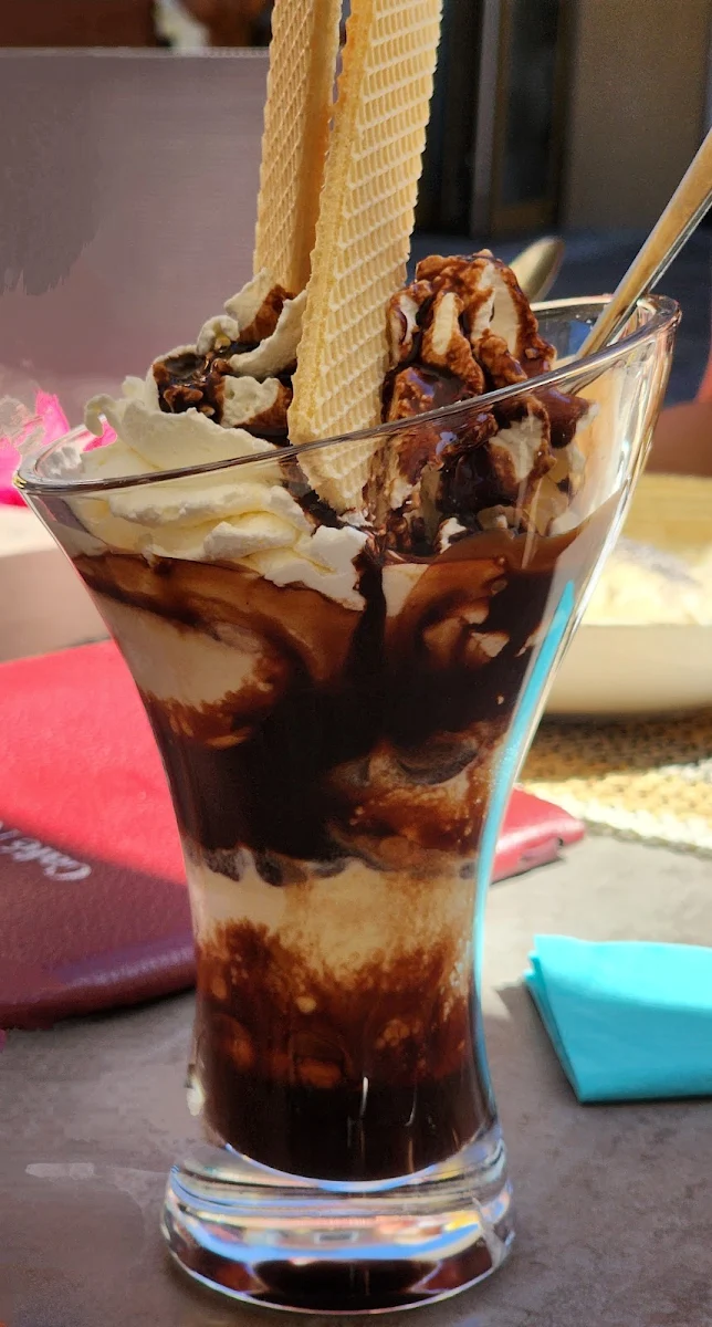 Eis Mit Heißen Himbeeren