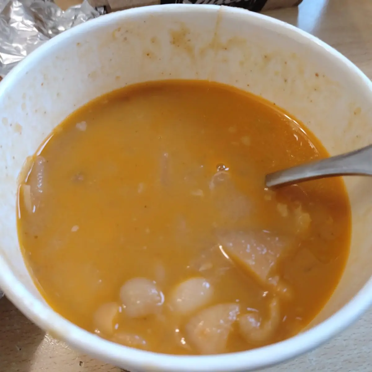 Bohnensuppe Mit Viel Zwiebelstück Und Große Weiße Bohnen