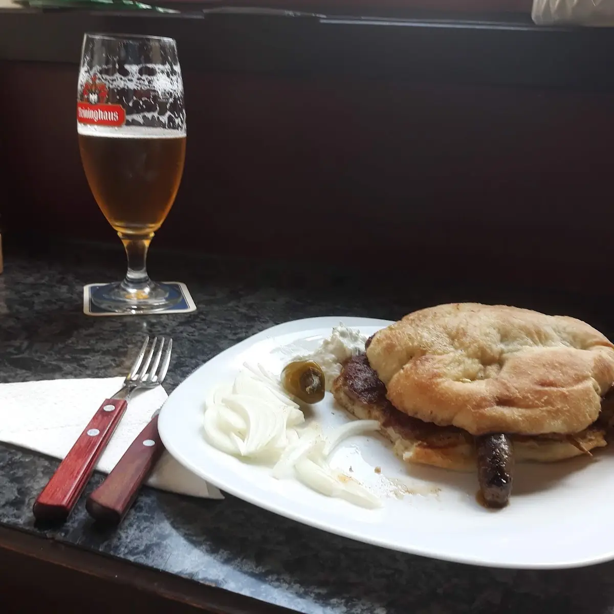 Cevapcici Mit Zwiebel Im Fladenbrot