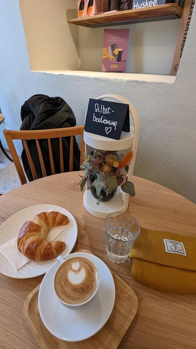 Croissant Mit Cappuccino