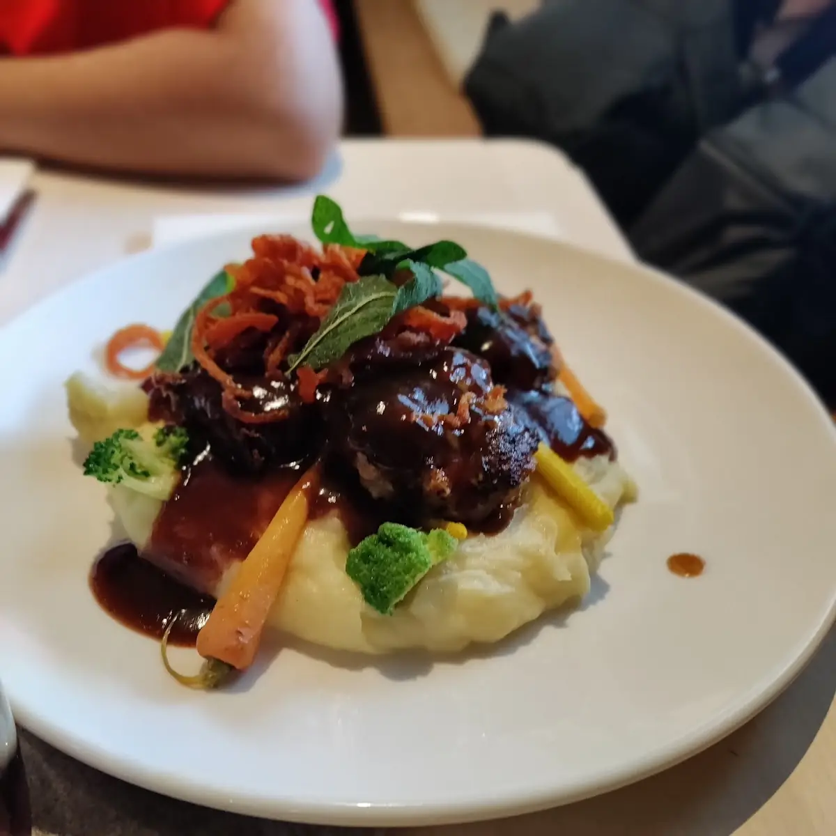 Brasato Di Carne Con Patate E Verdure