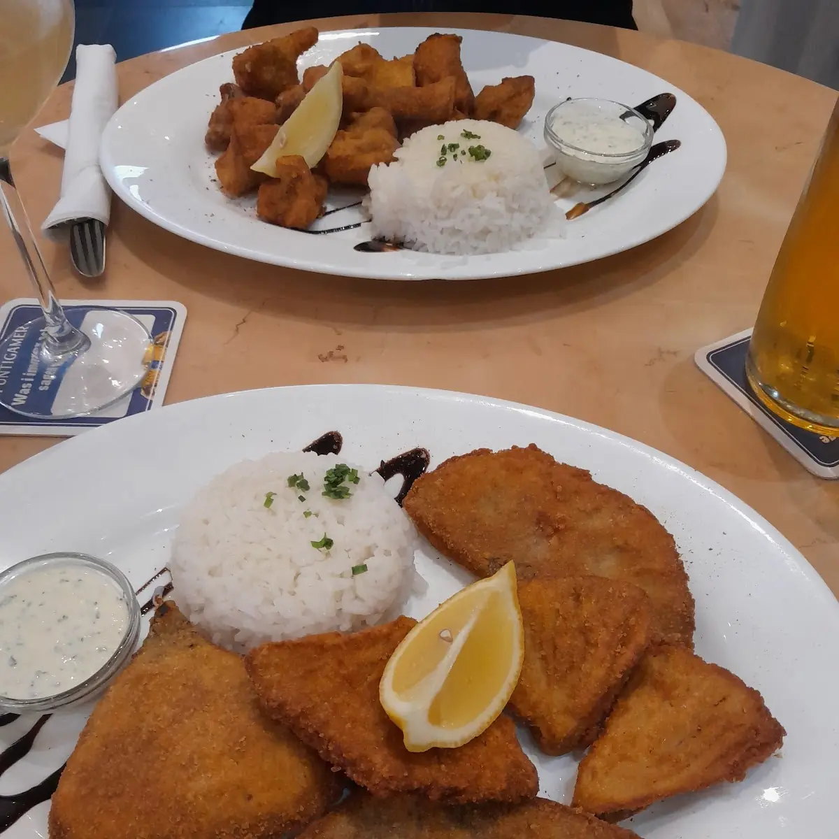 Gebackener Parasol Und Steinpilz Im Hintergrund