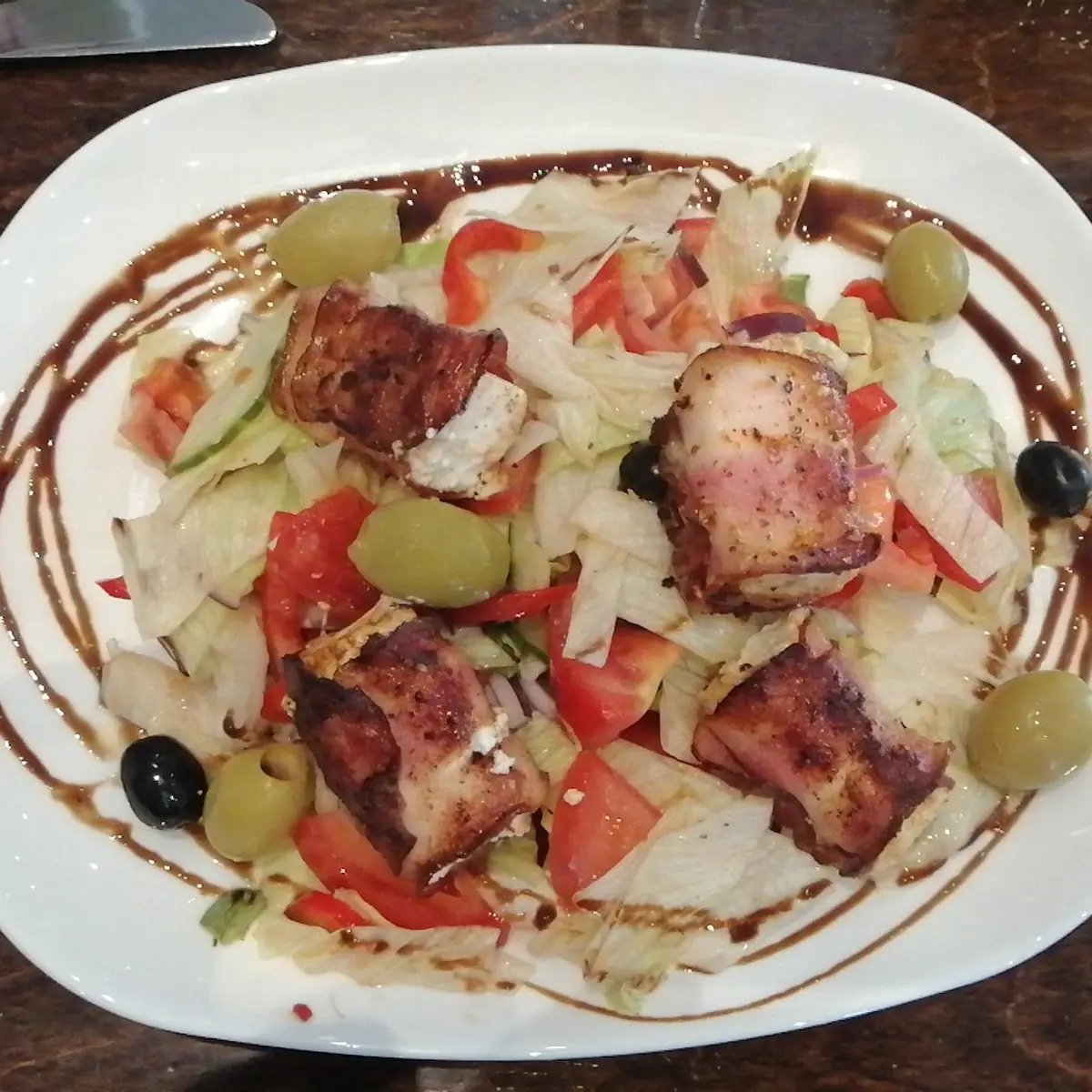Griech Salat Mit Schafkäse In Speckmantel