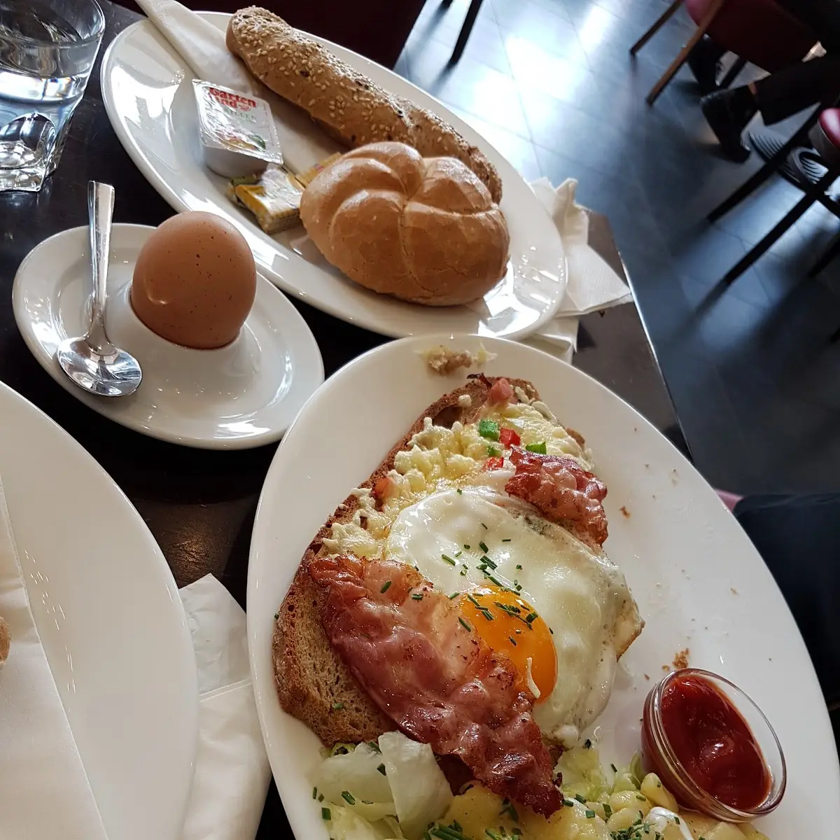 Leberkäse Gebraten Mit 2 Spiegeleiern