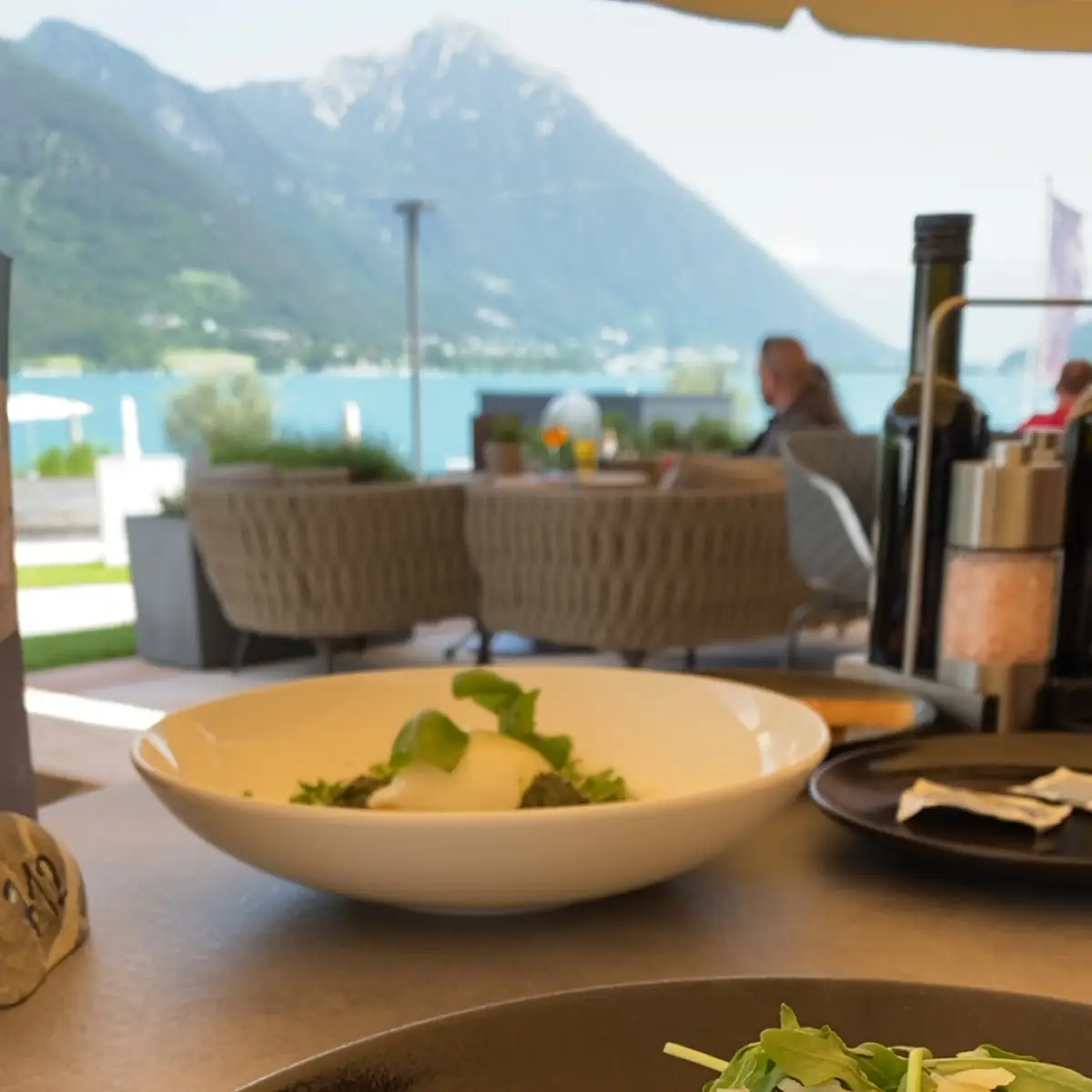 Highlights, See Hotel Restaurant