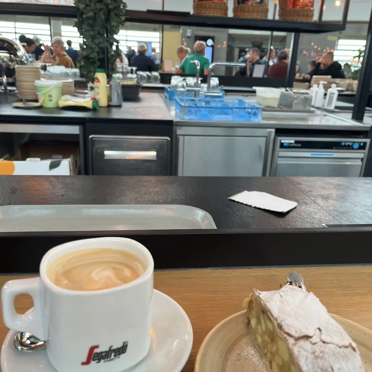 Cafe Americano with Hot Milk