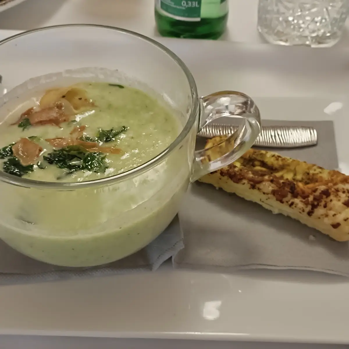 Pastinaken-petersilienschaumsuppe