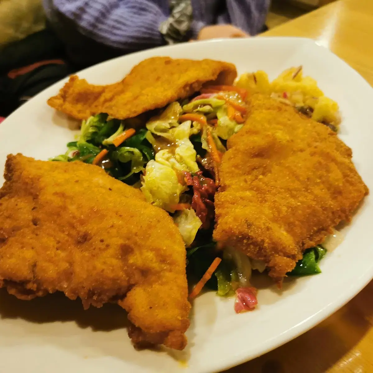 Salatteller Mit Gebackenen Hühnerstreifen